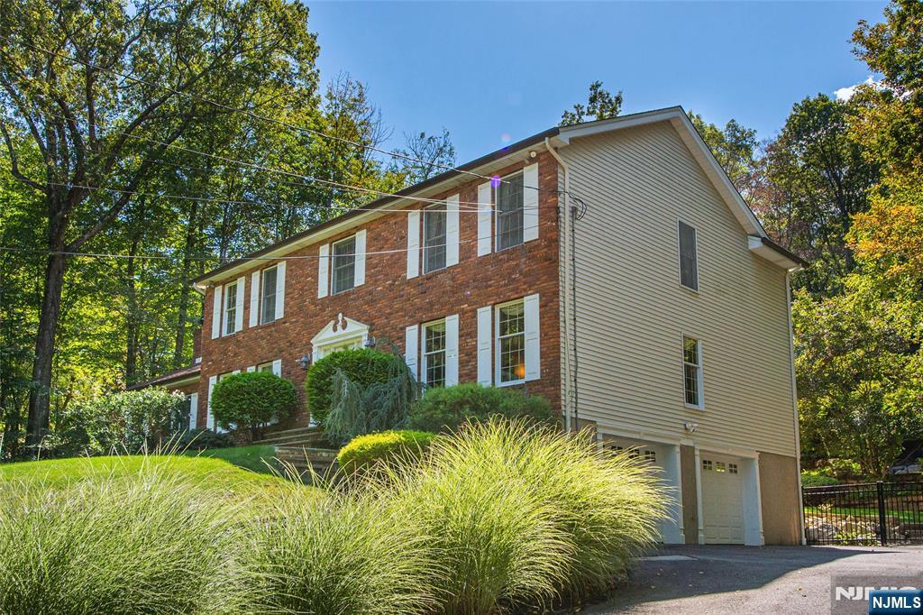43 Round Hill Road