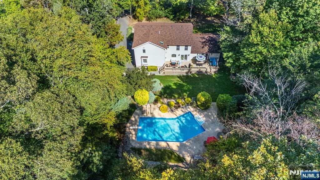 43 Round Hill Road