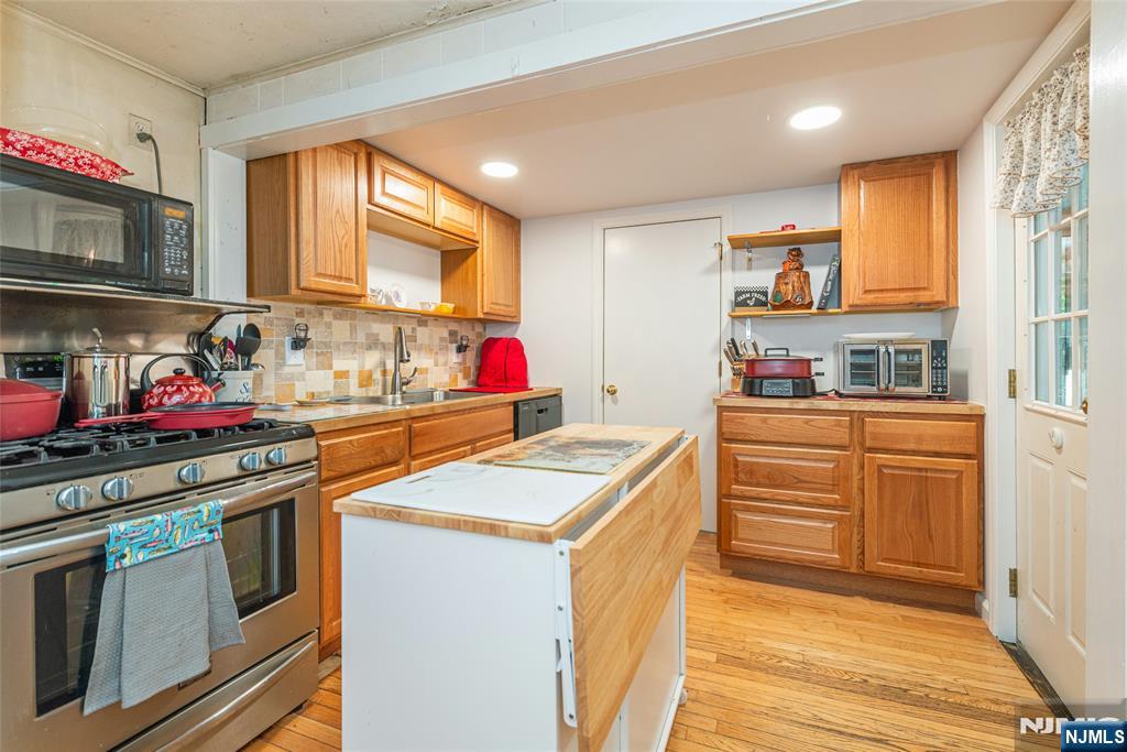 76 Reeve Avenue
