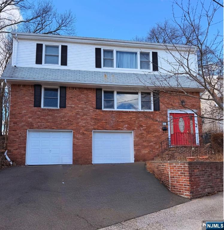 81 Lakeshore Drive