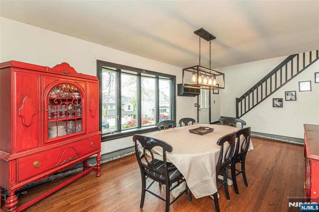 6 Ward Avenue