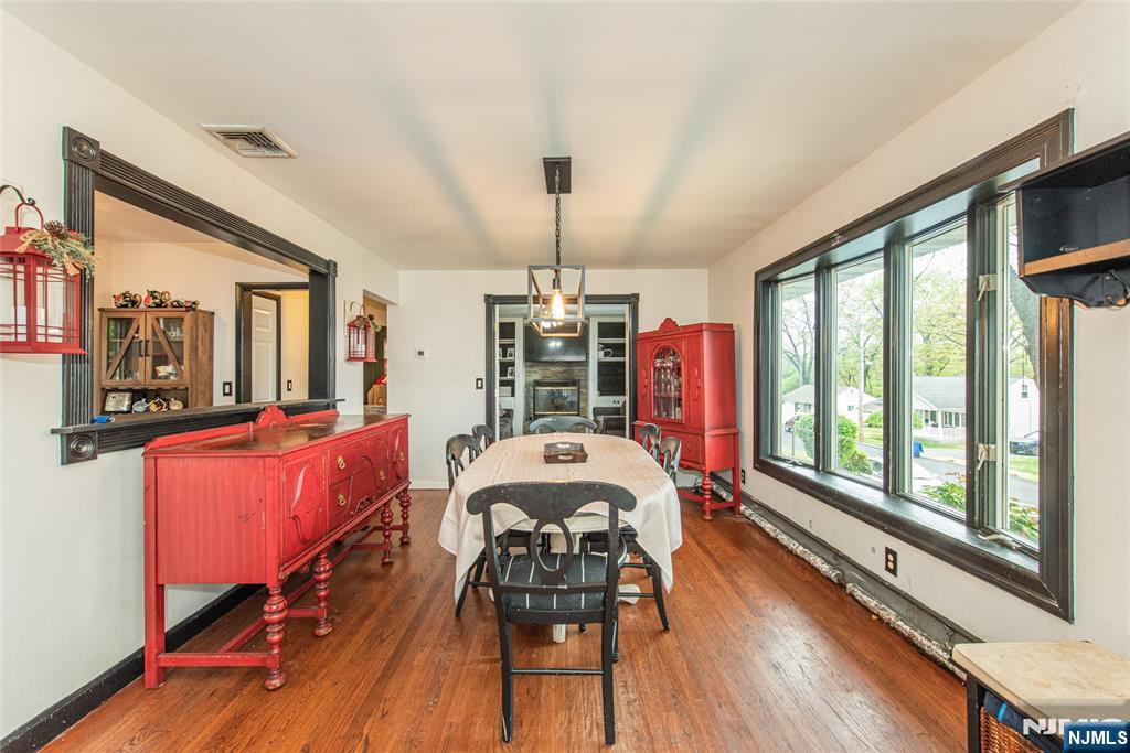 6 Ward Avenue