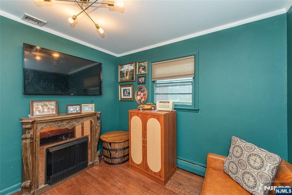 6 Ward Avenue