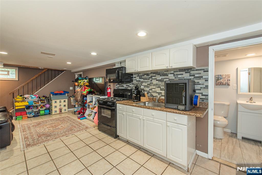 6 Ward Avenue