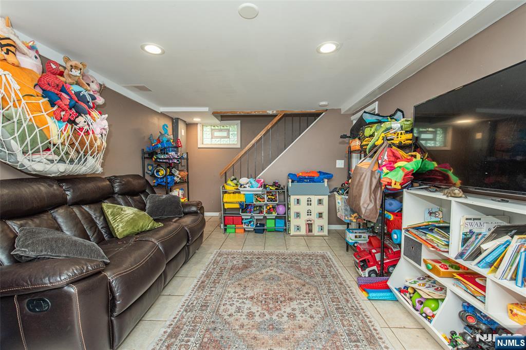 6 Ward Avenue