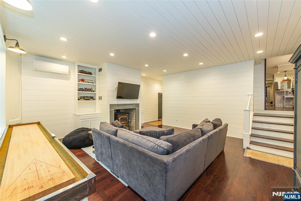 724 Ridge Road