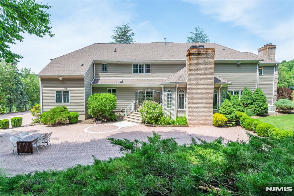 5 Raine Tree Court