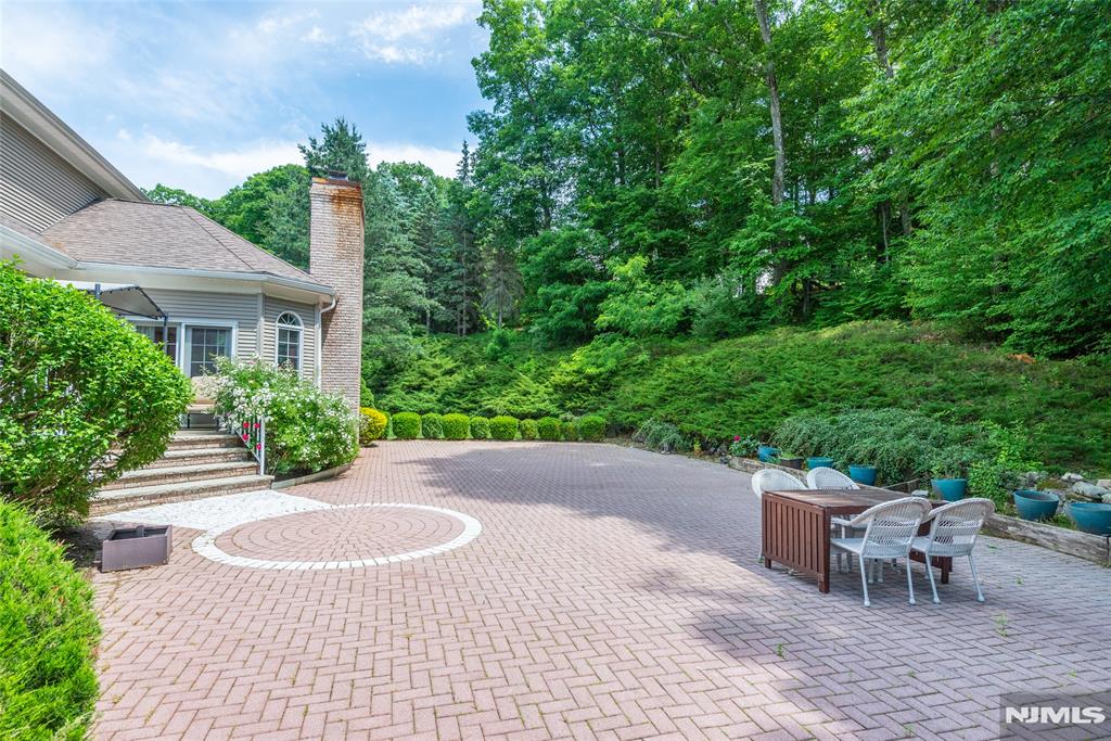 5 Raine Tree Court