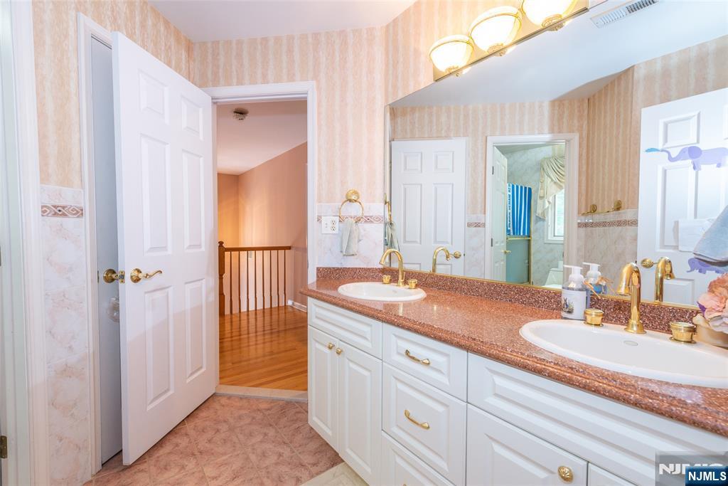 5 Raine Tree Court