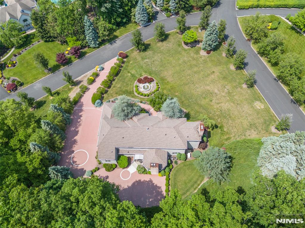 5 Raine Tree Court