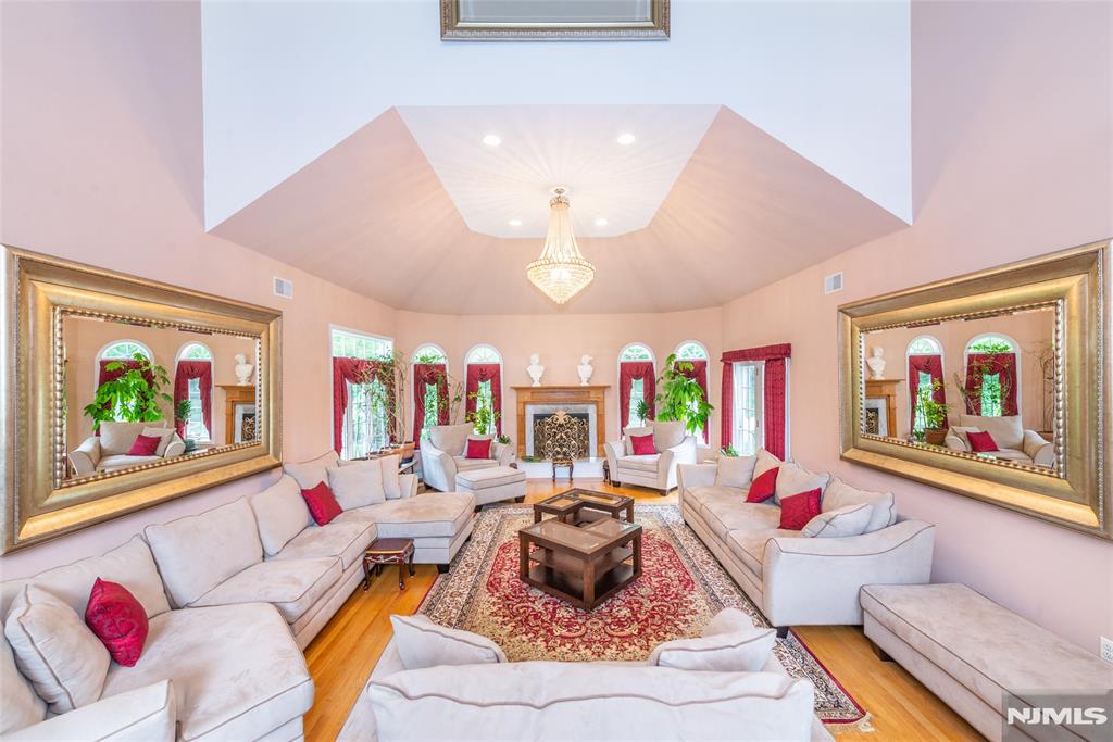 5 Raine Tree Court