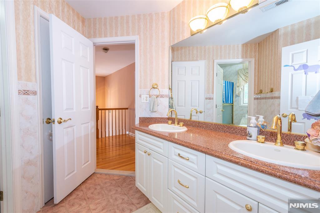 5 Raine Tree Court