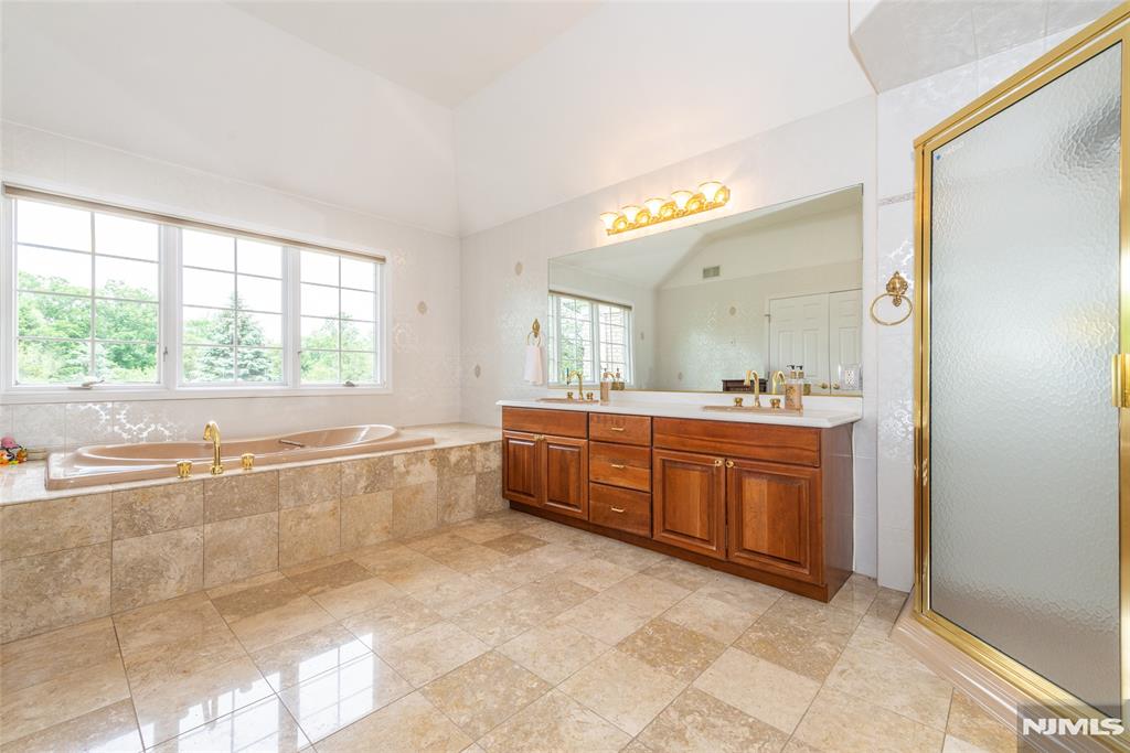 5 Raine Tree Court