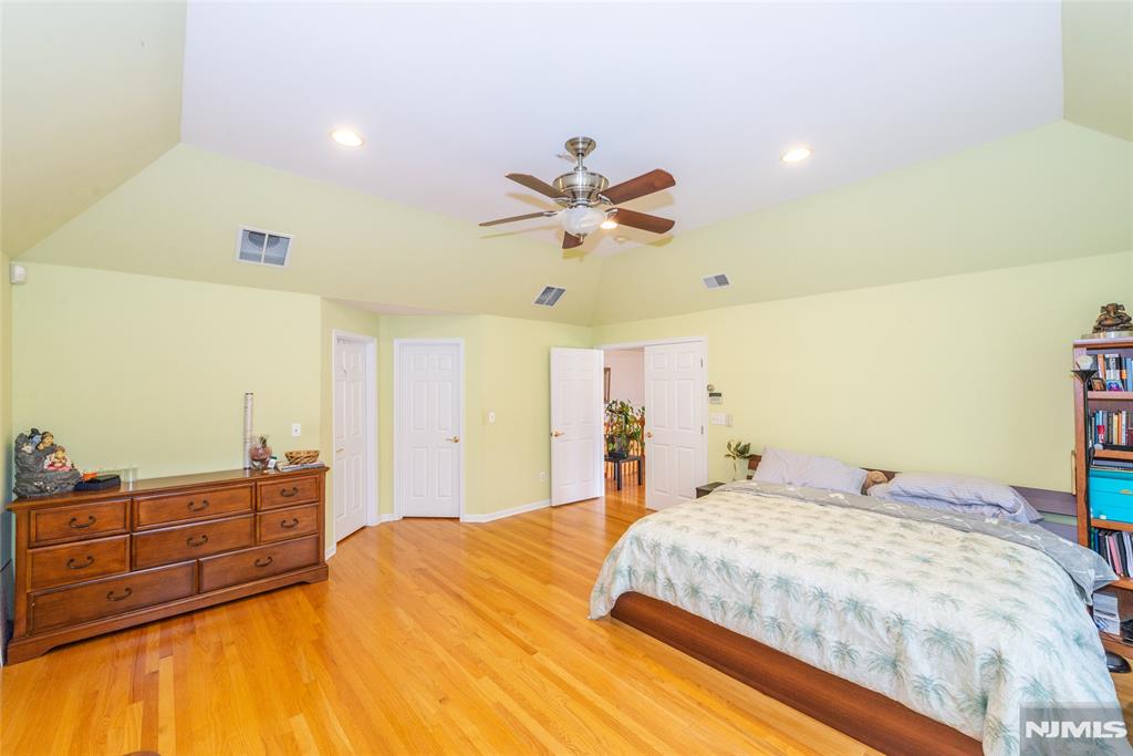 5 Raine Tree Court