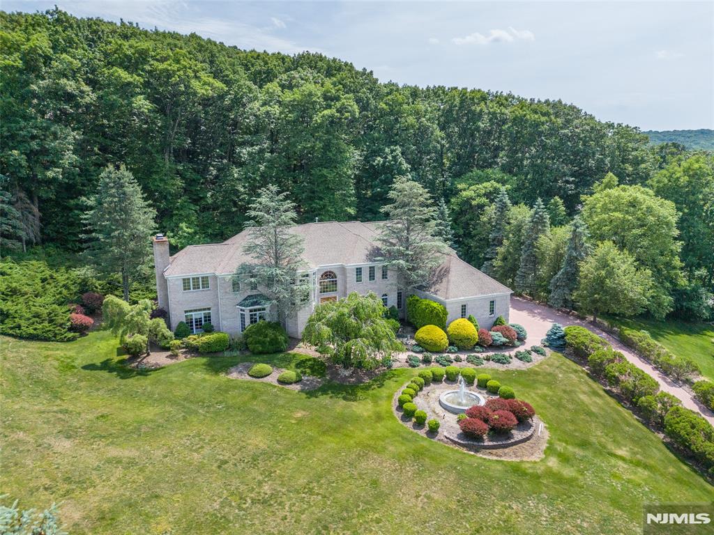5 Raine Tree Court