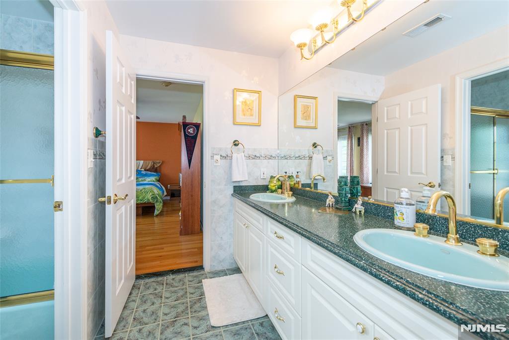 5 Raine Tree Court