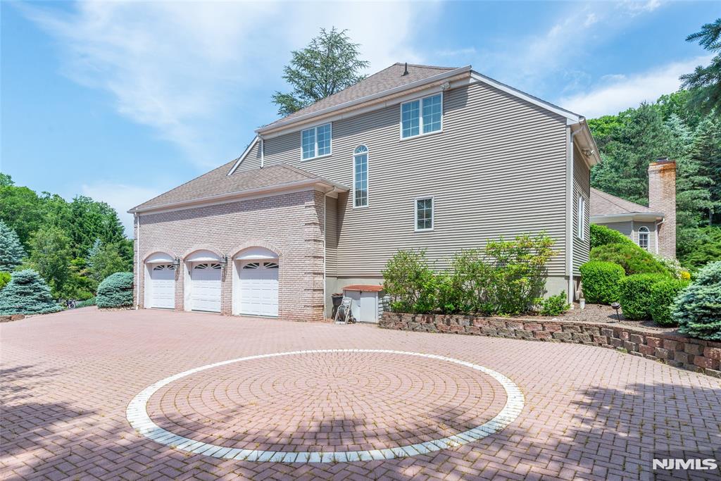 5 Raine Tree Court