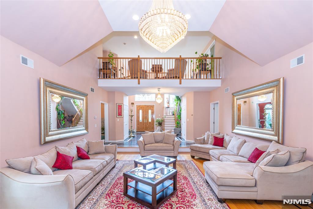 5 Raine Tree Court