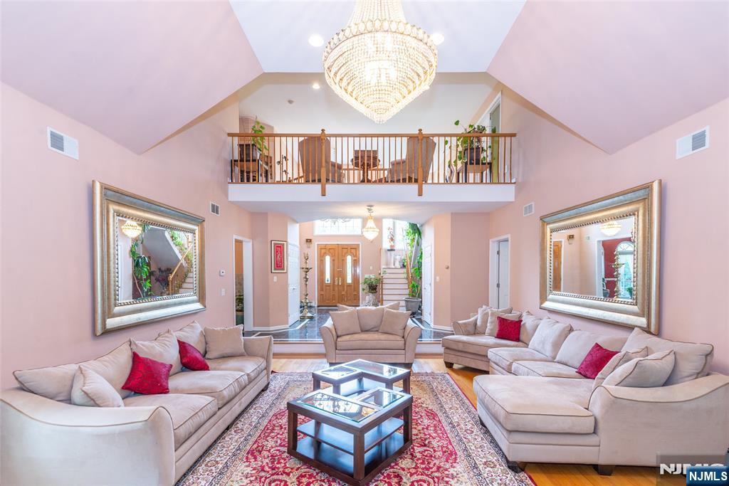 5 Raine Tree Court