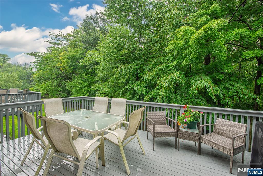 15 Fair Ridge Court