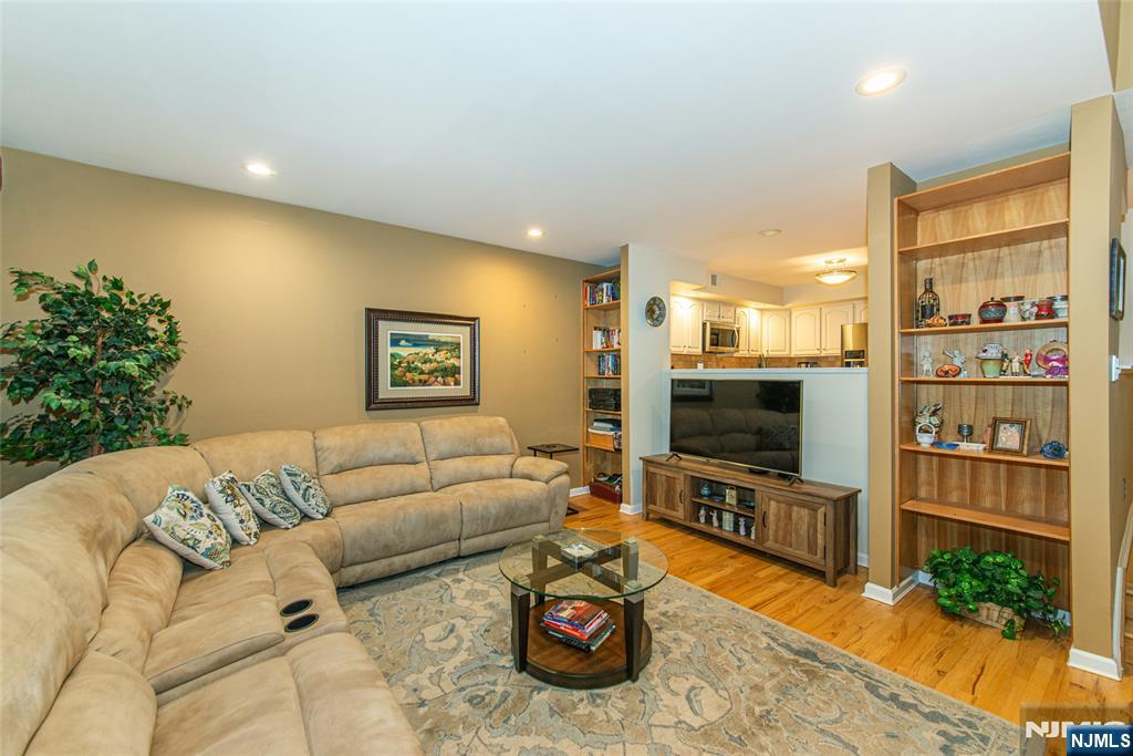 15 Fair Ridge Court