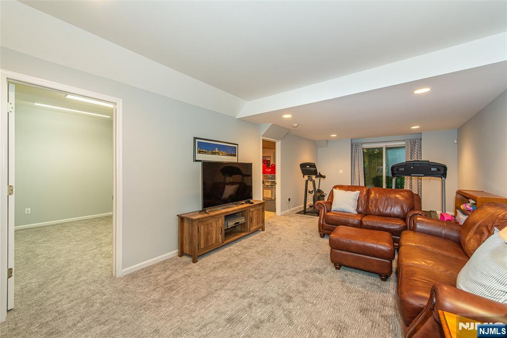15 Fair Ridge Court