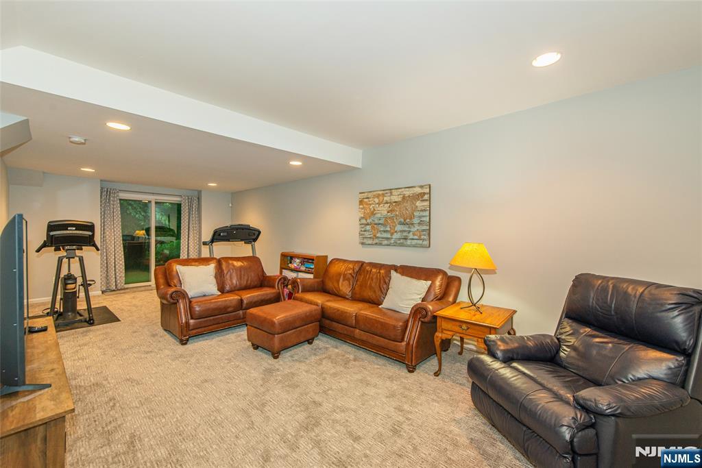 15 Fair Ridge Court