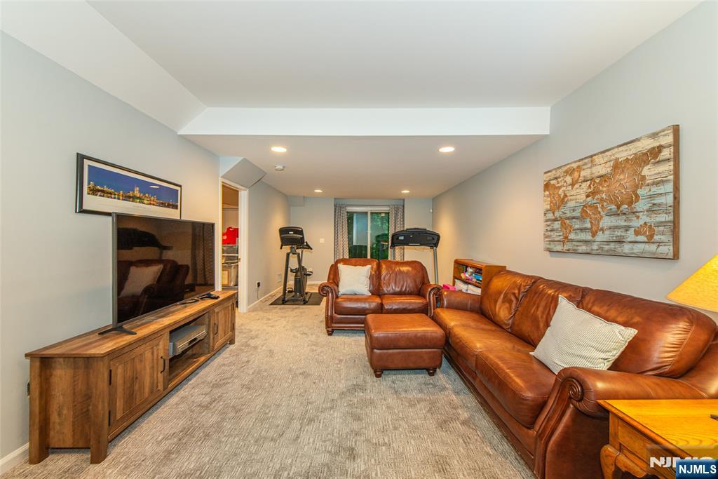 15 Fair Ridge Court