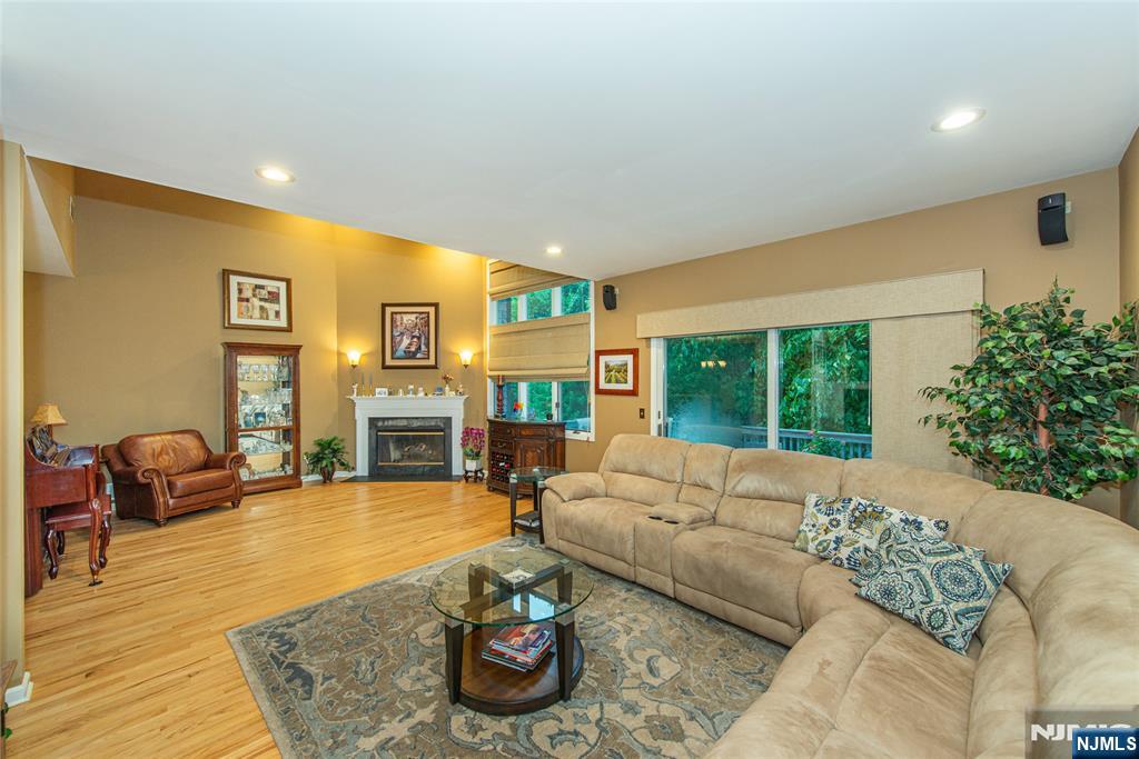 15 Fair Ridge Court