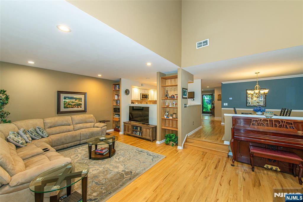 15 Fair Ridge Court