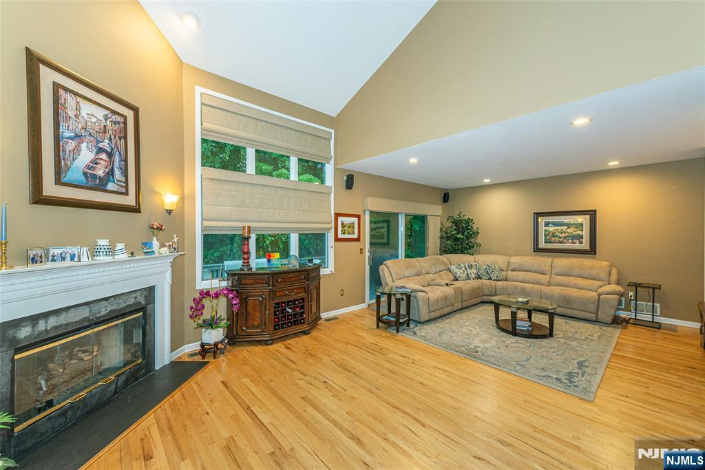 15 Fair Ridge Court