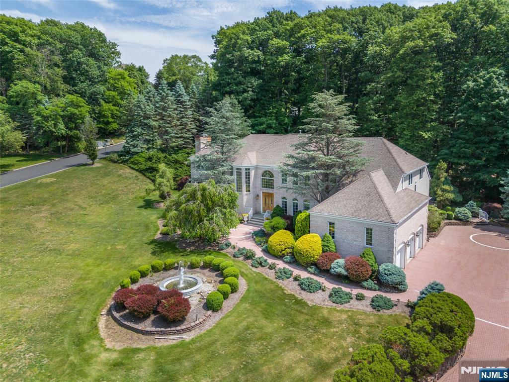 5 Raine Tree Court