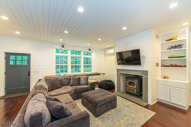 724 Ridge Rd