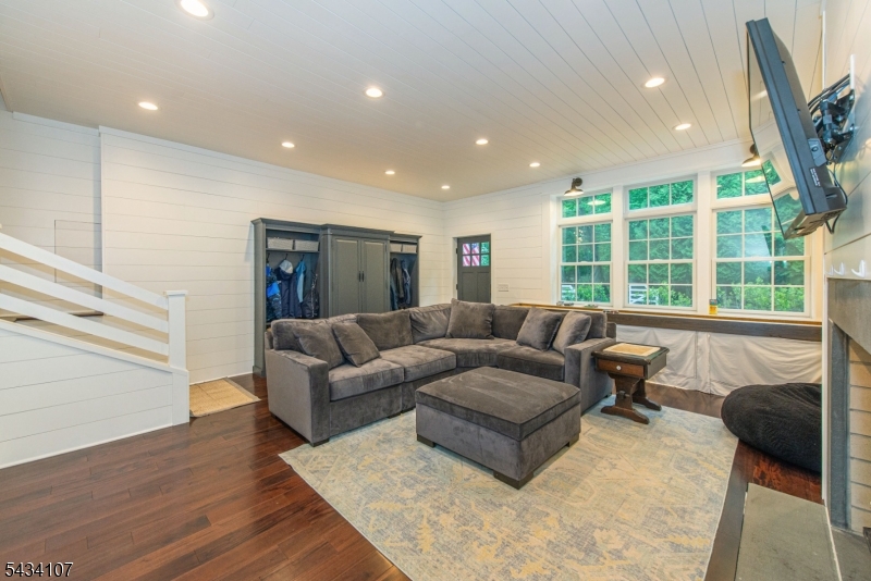 724 Ridge Rd