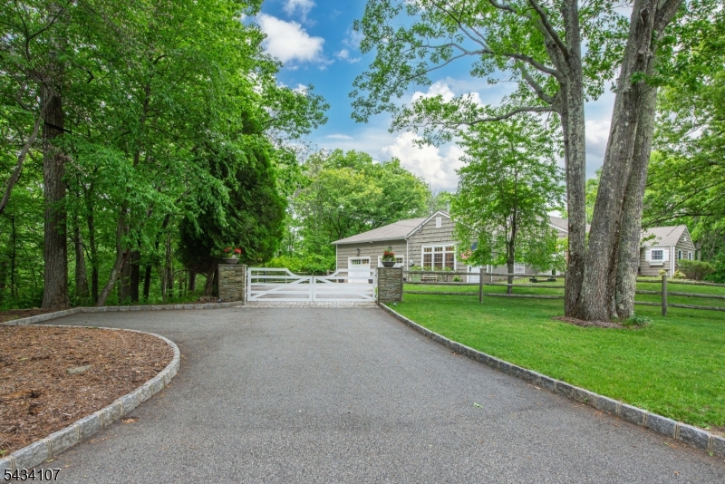 724 Ridge Rd