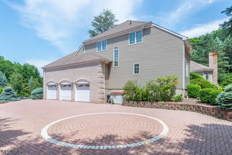 5 Raine Tree Ct