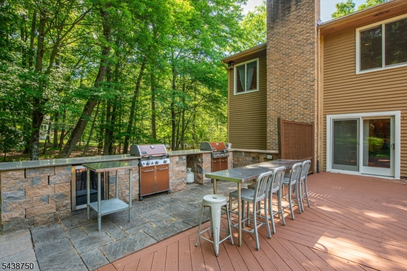 52 Tower Hill Ln