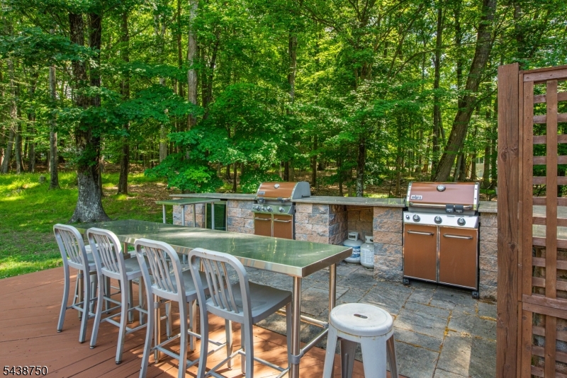 52 Tower Hill Ln