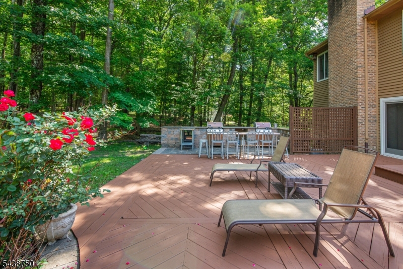 52 Tower Hill Ln
