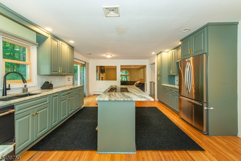 52 Tower Hill Ln