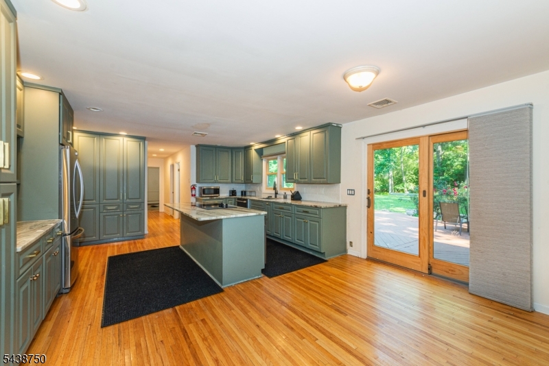 52 Tower Hill Ln