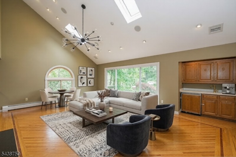 52 Tower Hill Ln