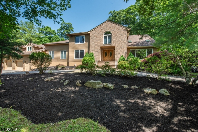 52 Tower Hill Ln
