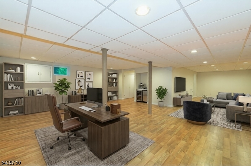 52 Tower Hill Ln
