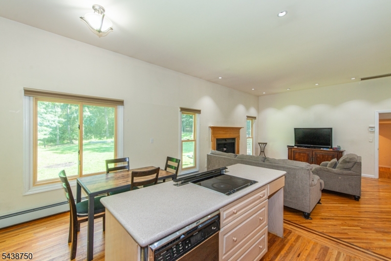 52 Tower Hill Ln