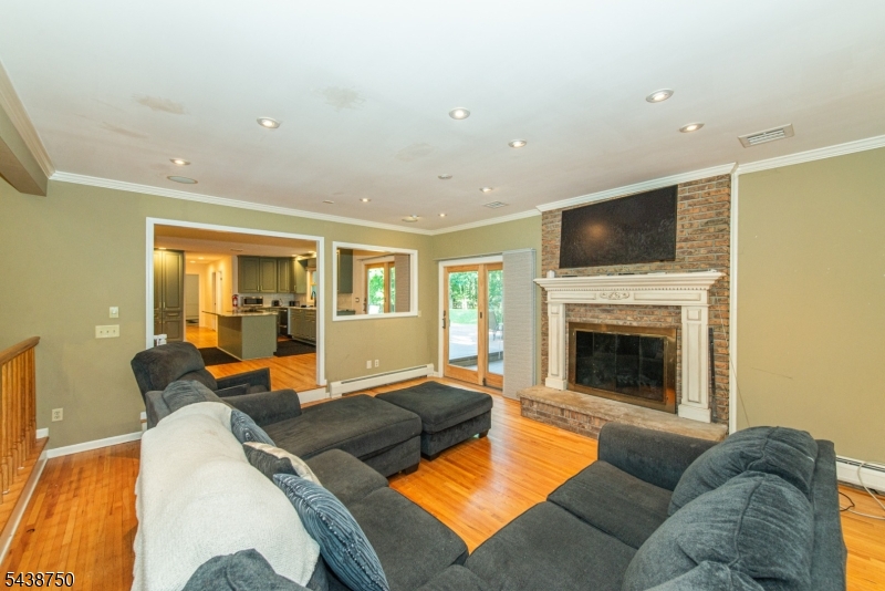 52 Tower Hill Ln