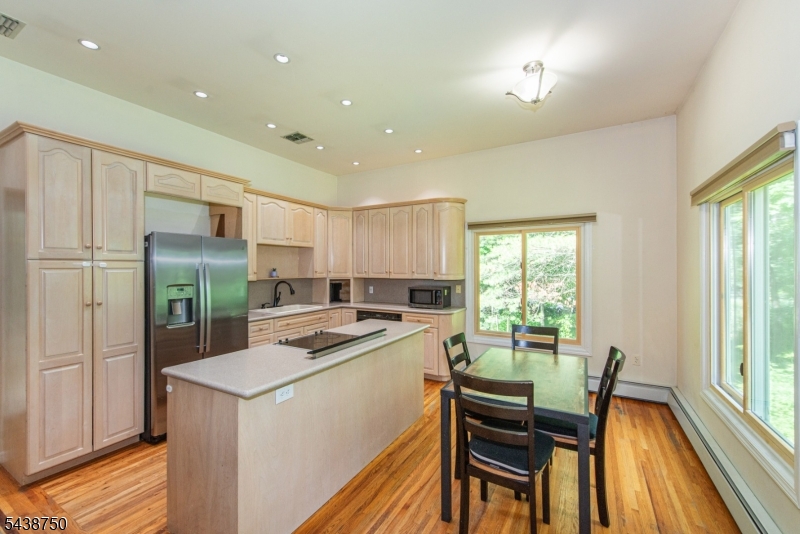 52 Tower Hill Ln