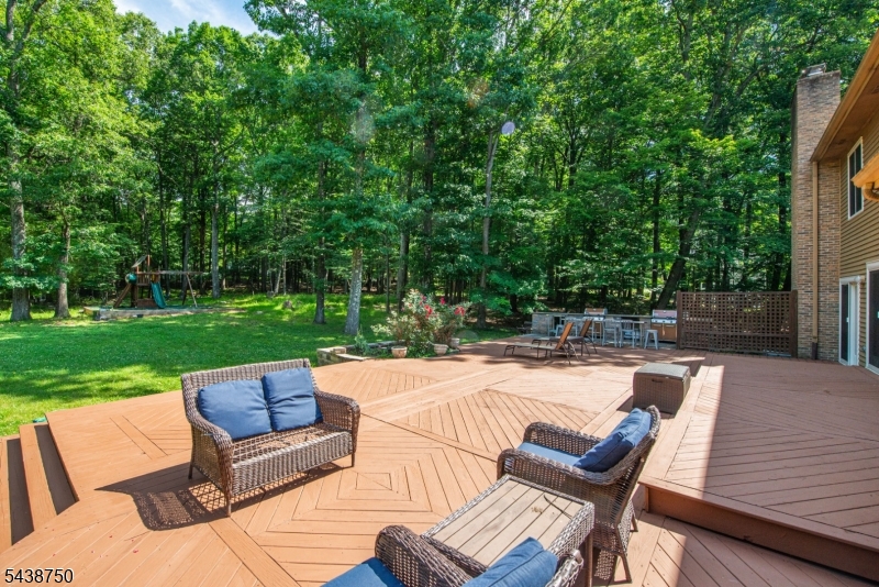 52 Tower Hill Ln