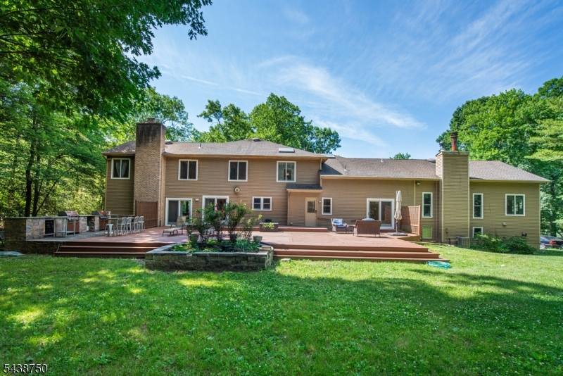 52 Tower Hill Ln