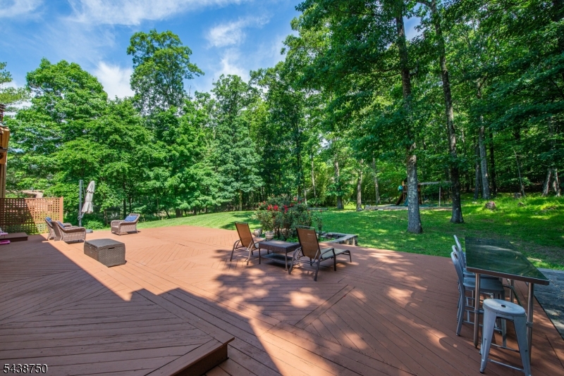 52 Tower Hill Ln
